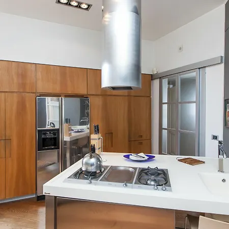 Lepanto Deluxe Penthouse 아파트 *
